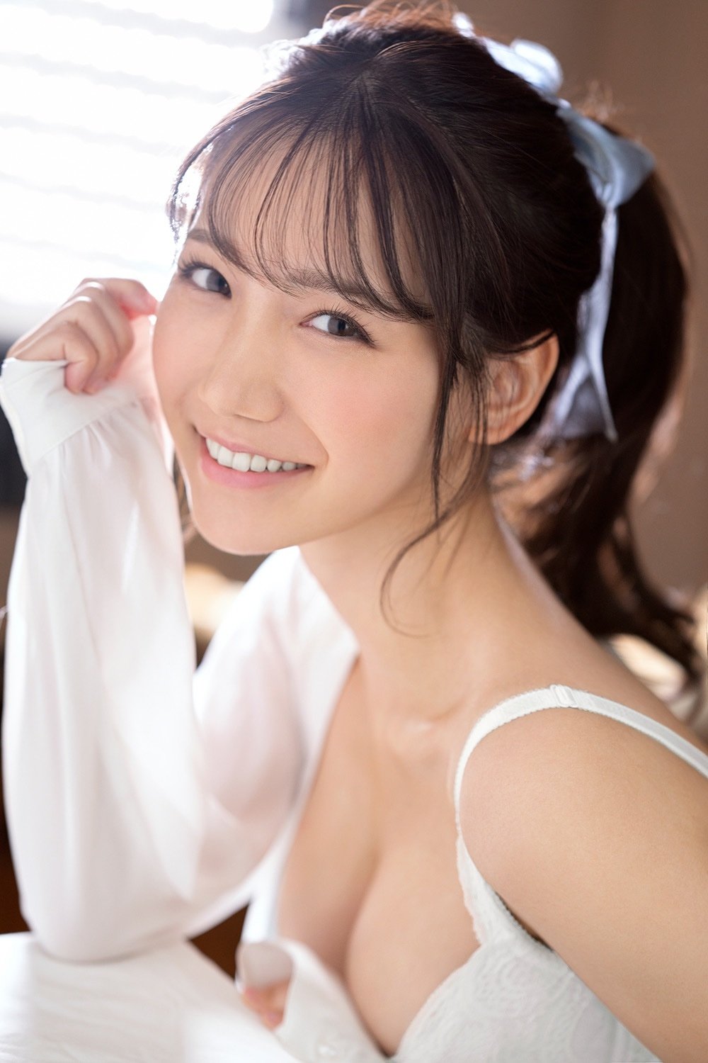 三田真鈴 (Marin Mita)