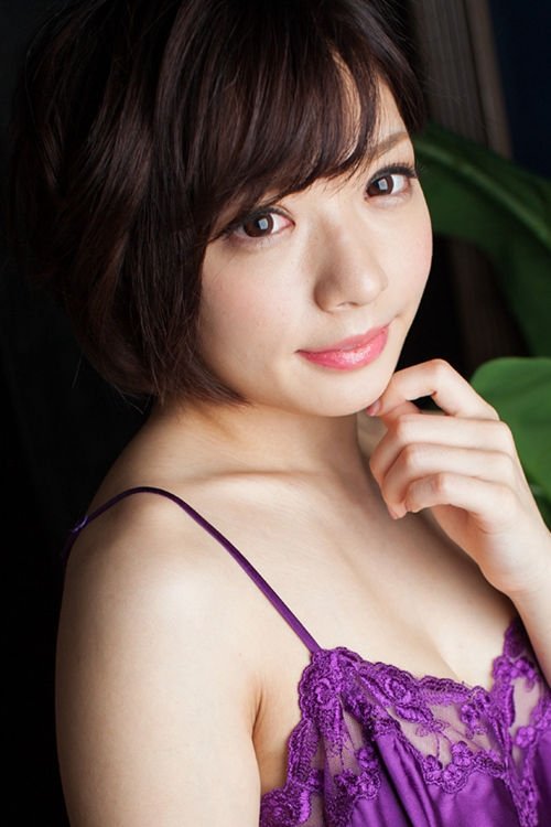 麻里梨夏 (Rika Mari)