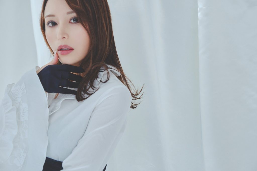 伊藤舞雪 (Ito Mayuki)