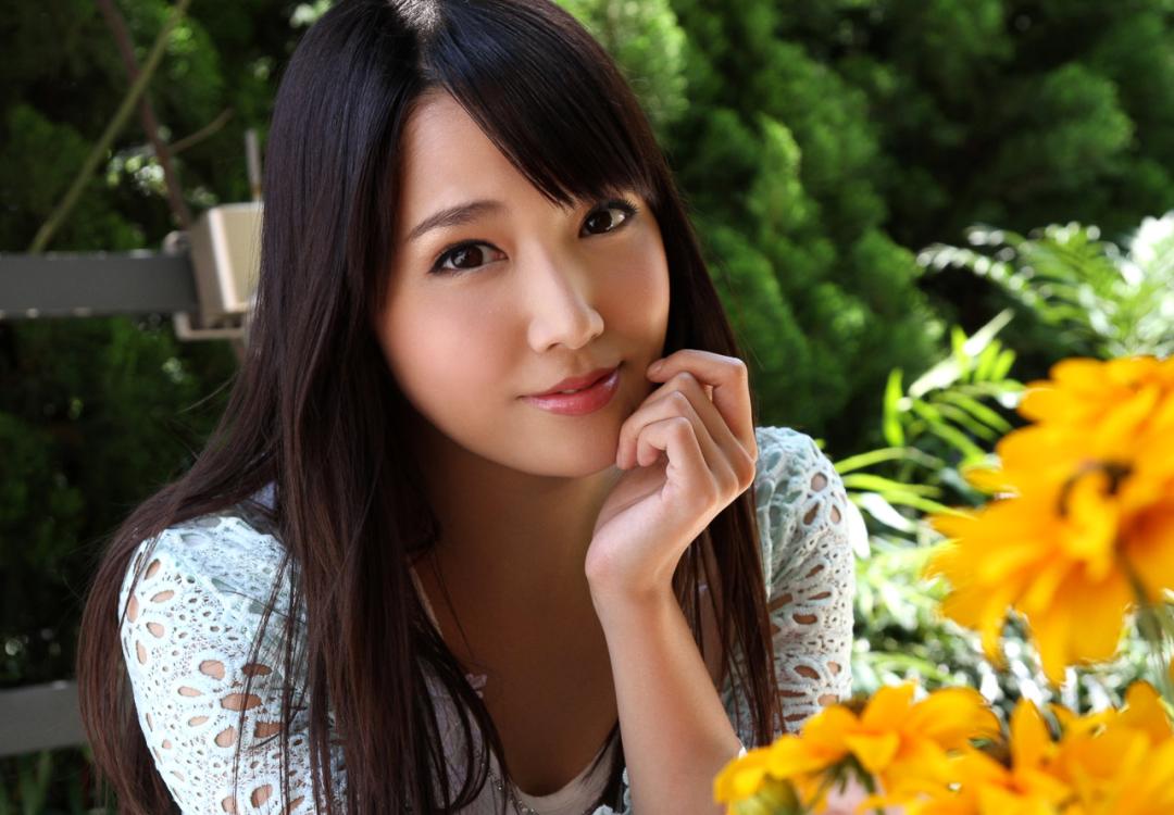 友田彩也香 (Tomoda Ayaka)