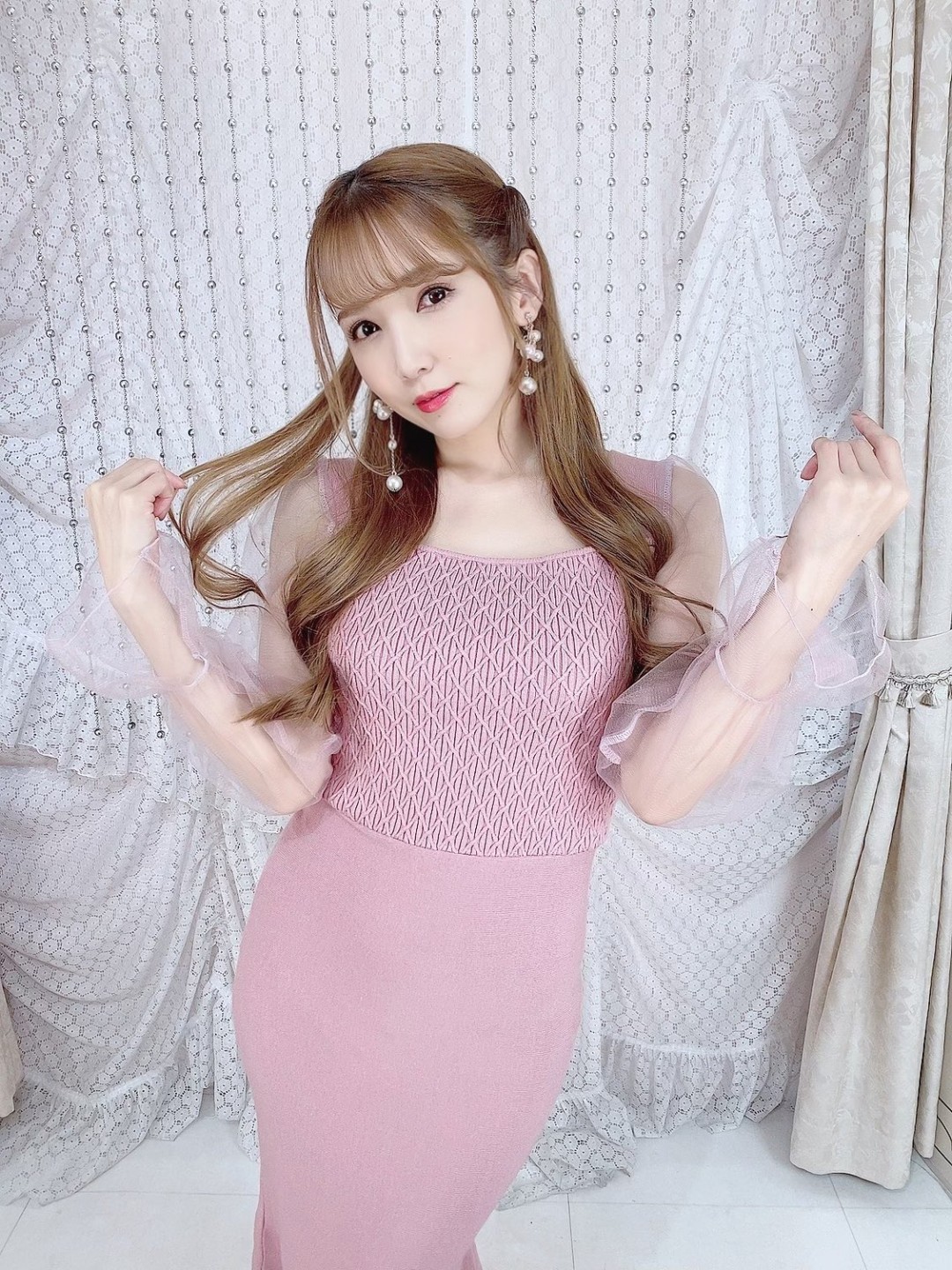 友田彩也香 (Tomoda Ayaka)