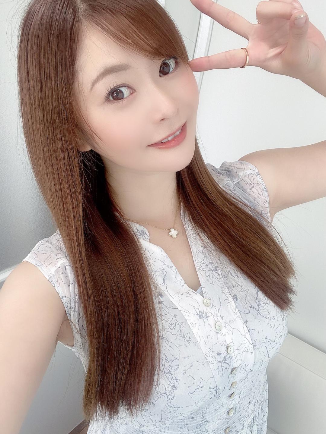 葵百合香 (Aoi Yurika)