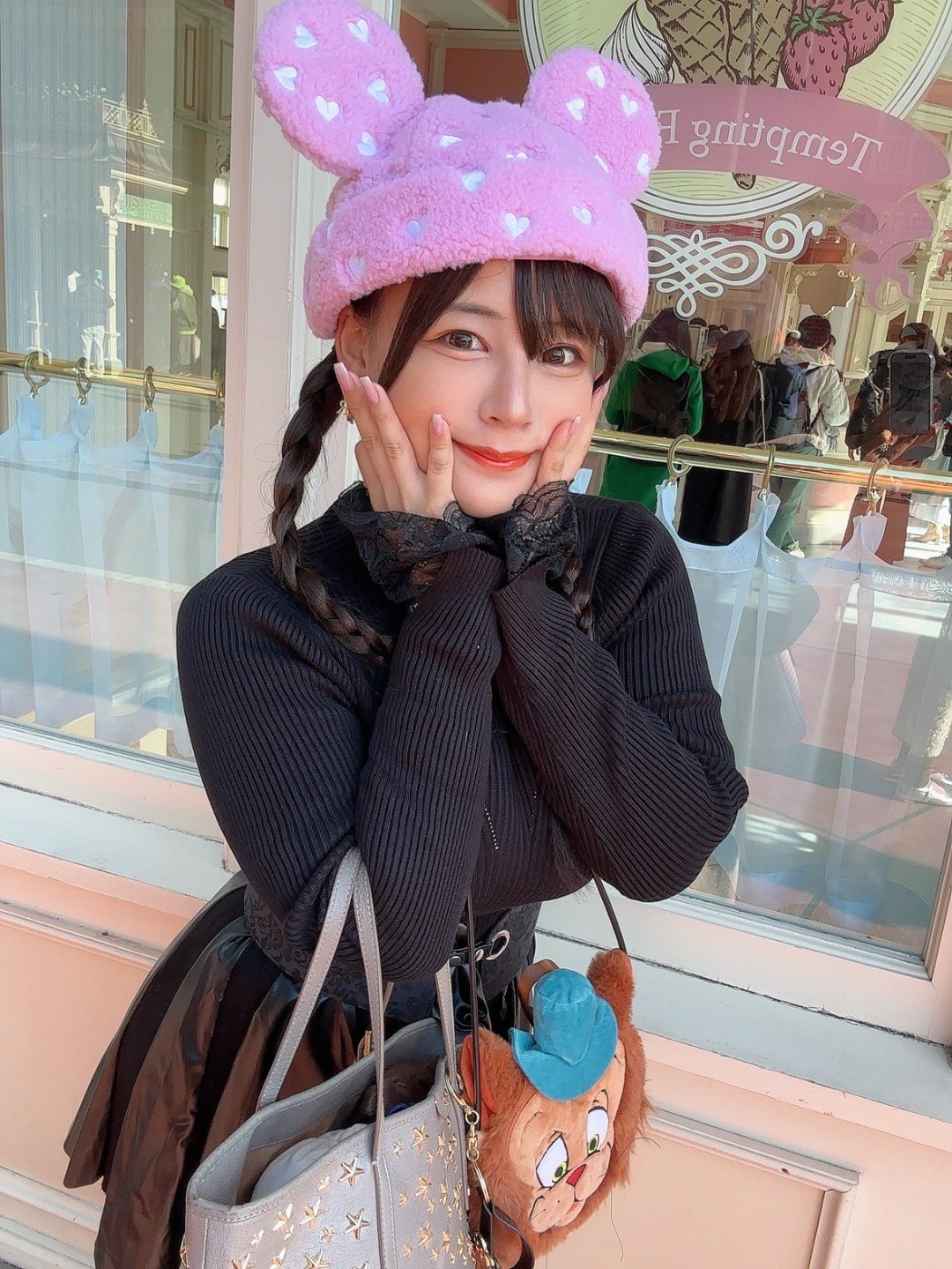 夕美紫苑 (夕美しおん,Yumi Shion)
