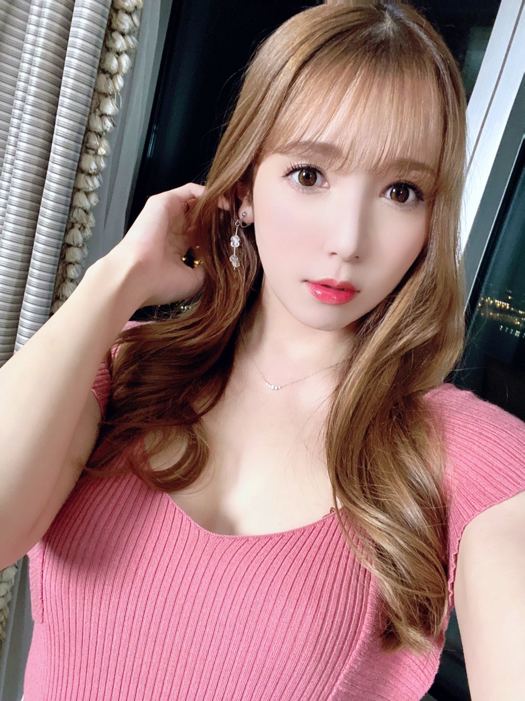 友田彩也香 (Tomoda Ayaka)