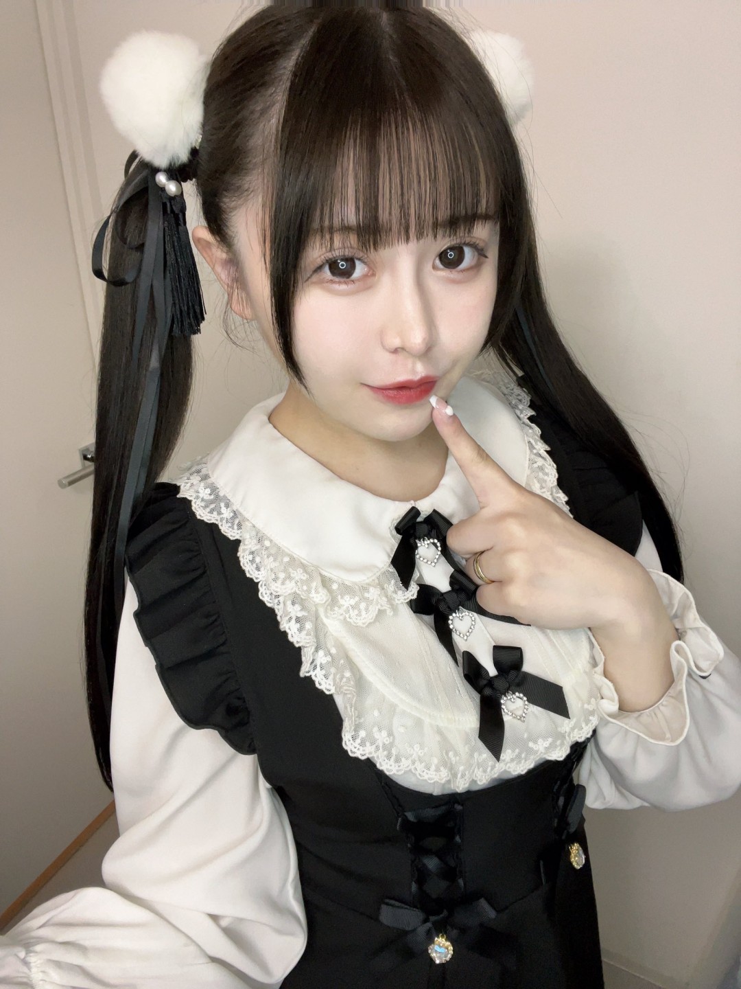 白浜美羽 (Miu Shirahama)