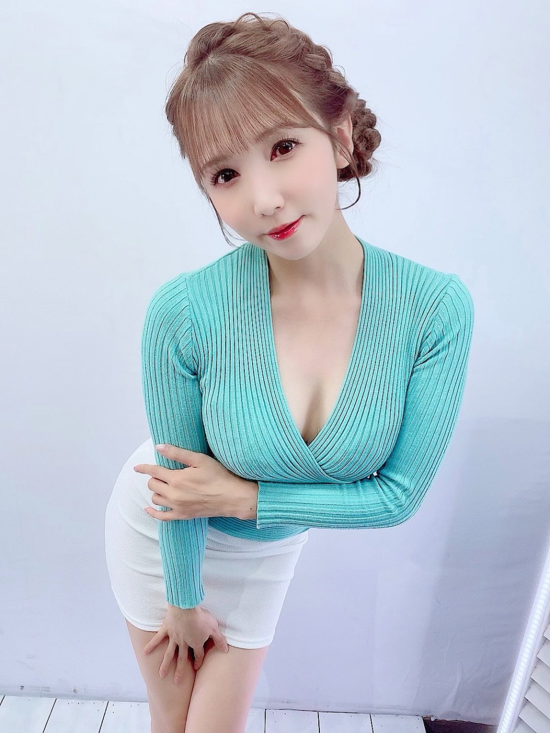 友田彩也香 (Tomoda Ayaka)