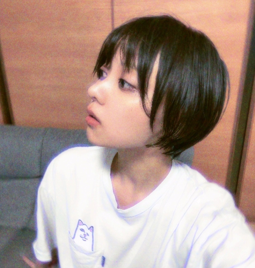 萌奈美铃 (もなみ鈴,Monami Suzu)