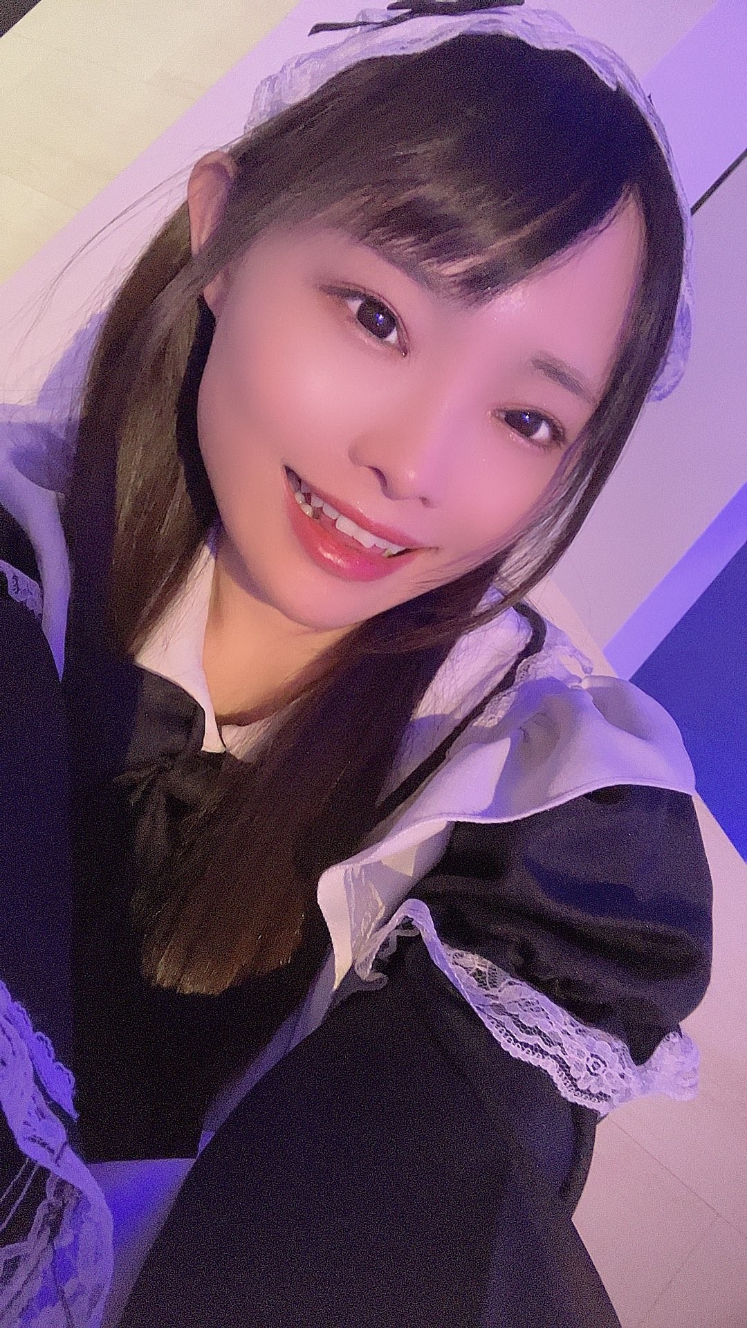 初芽里奈 (Hatsume Rina)