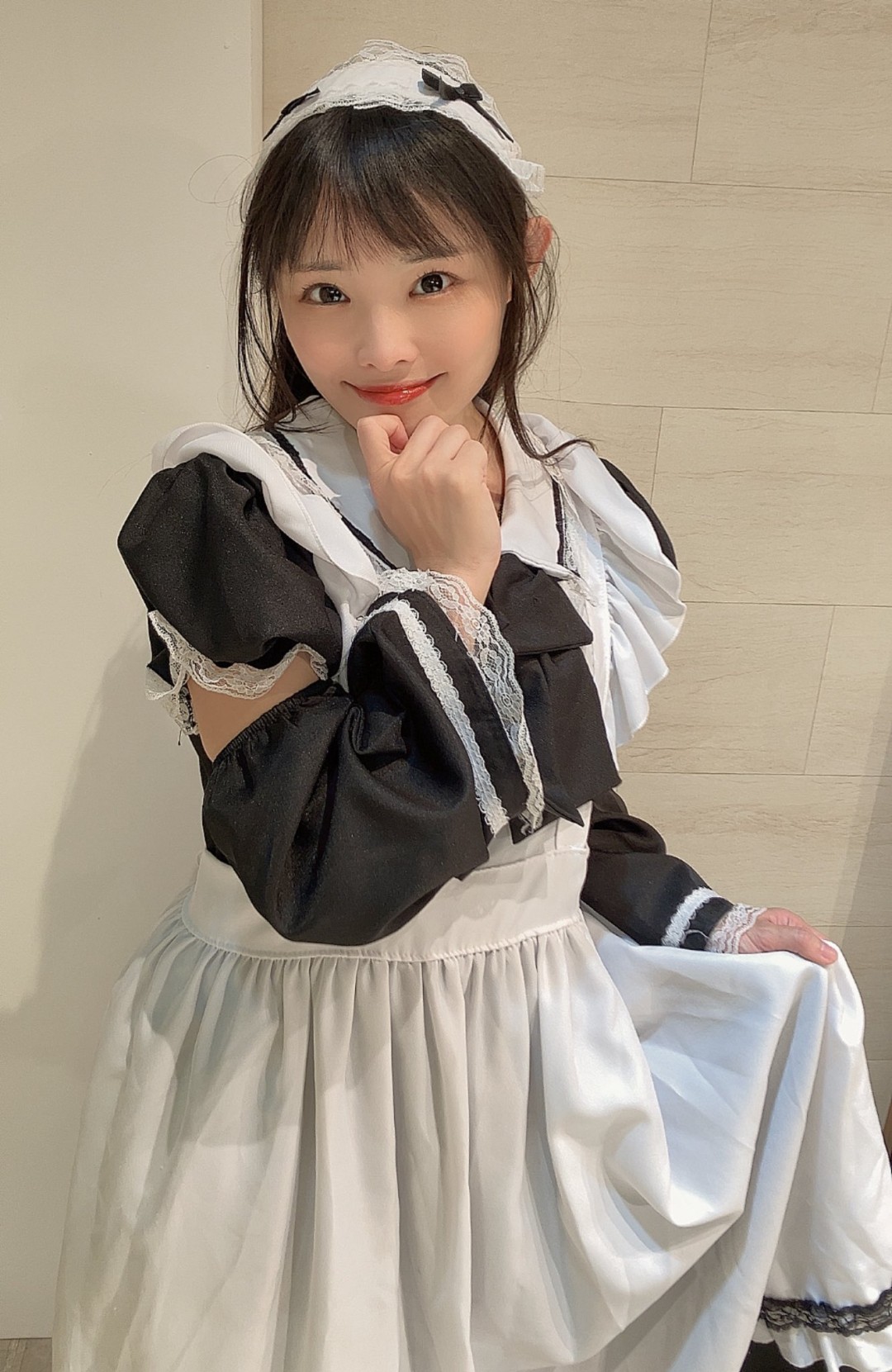 初芽里奈 (Hatsume Rina)