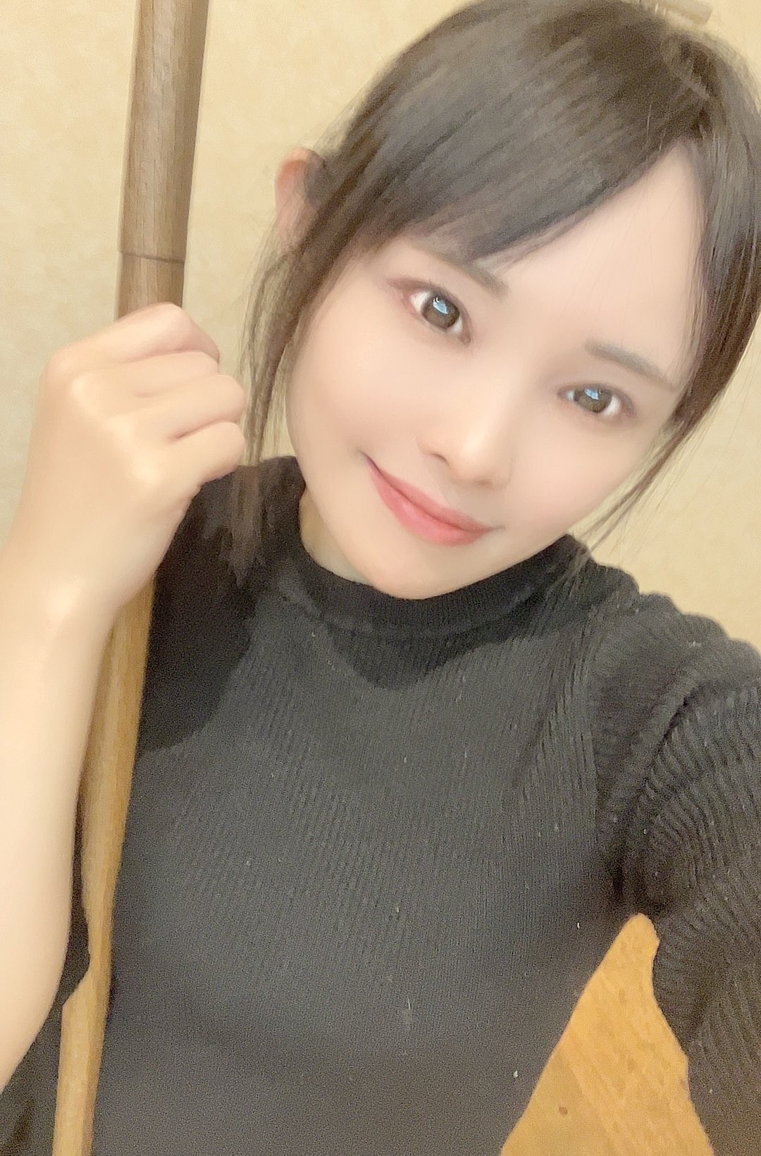 初芽里奈 (Hatsume Rina)