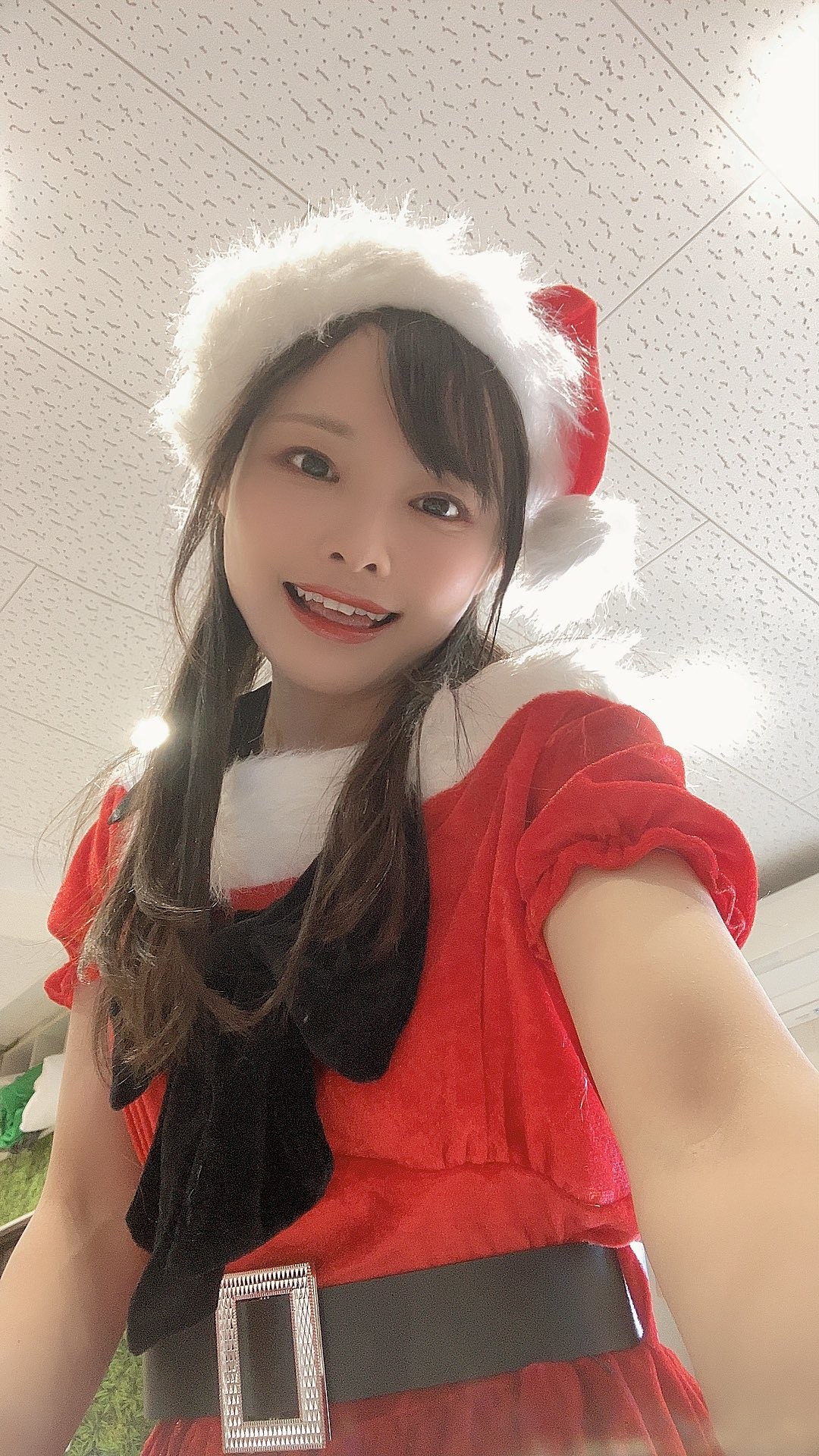 初芽里奈 (Hatsume Rina)