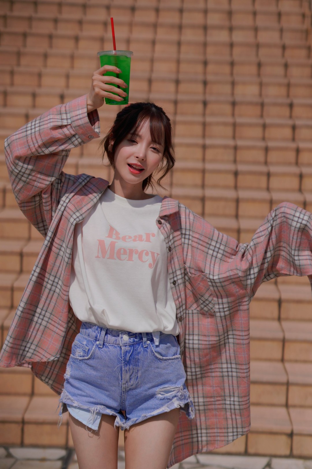 桃乃木香奈 (桃乃木かな,Kana Momonogi)