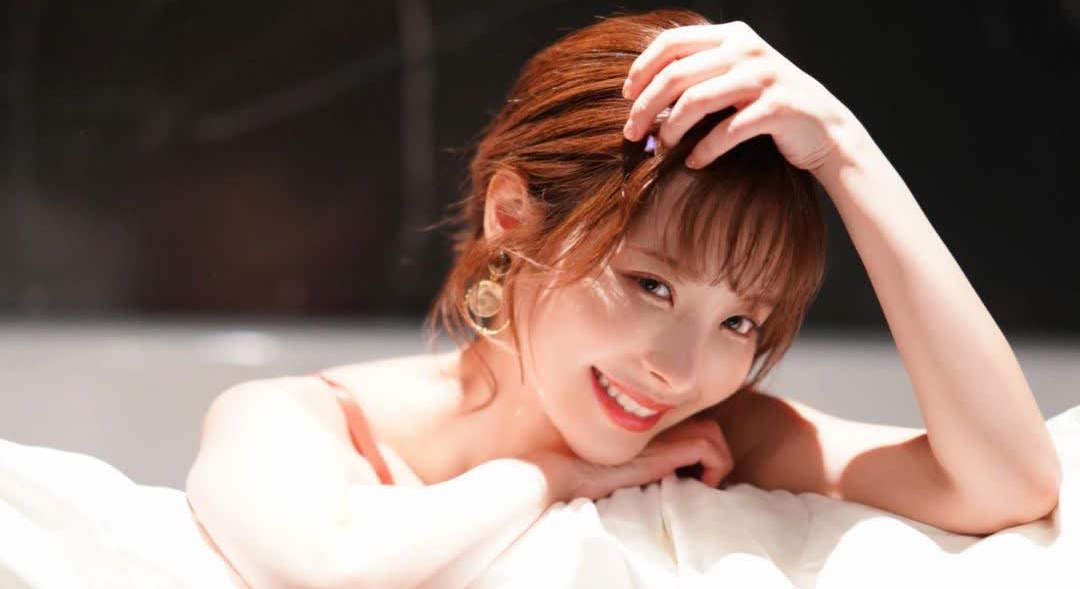 桃乃木香奈 (桃乃木かな,Kana Momonogi)