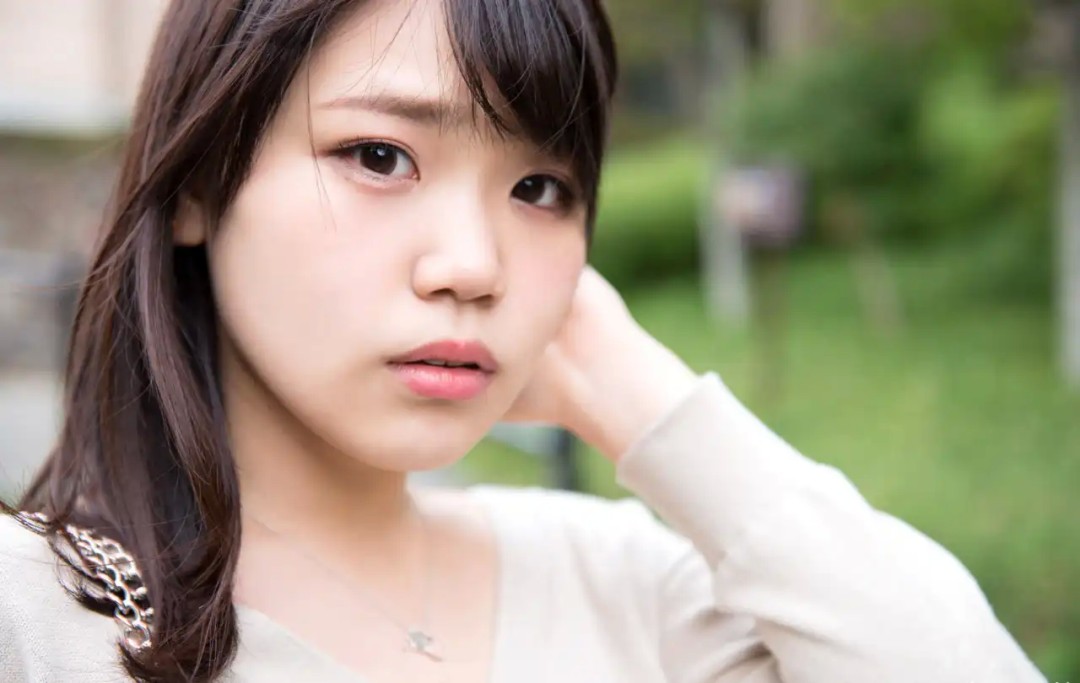 持田栞里 (Mochida Shiori)