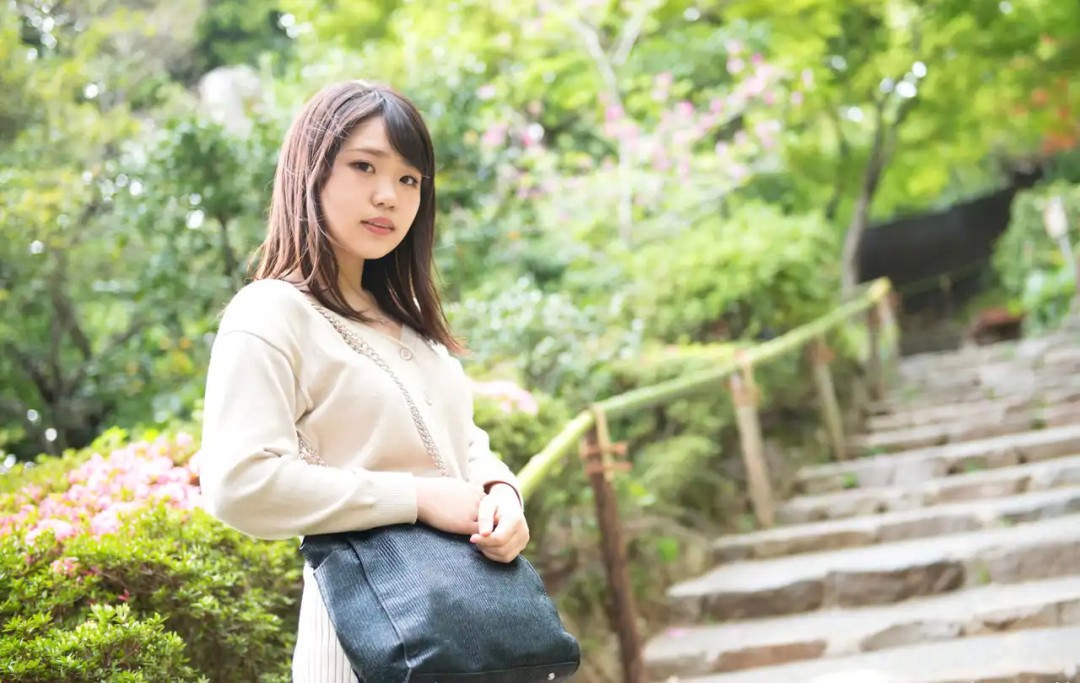 持田栞里 (Mochida Shiori)